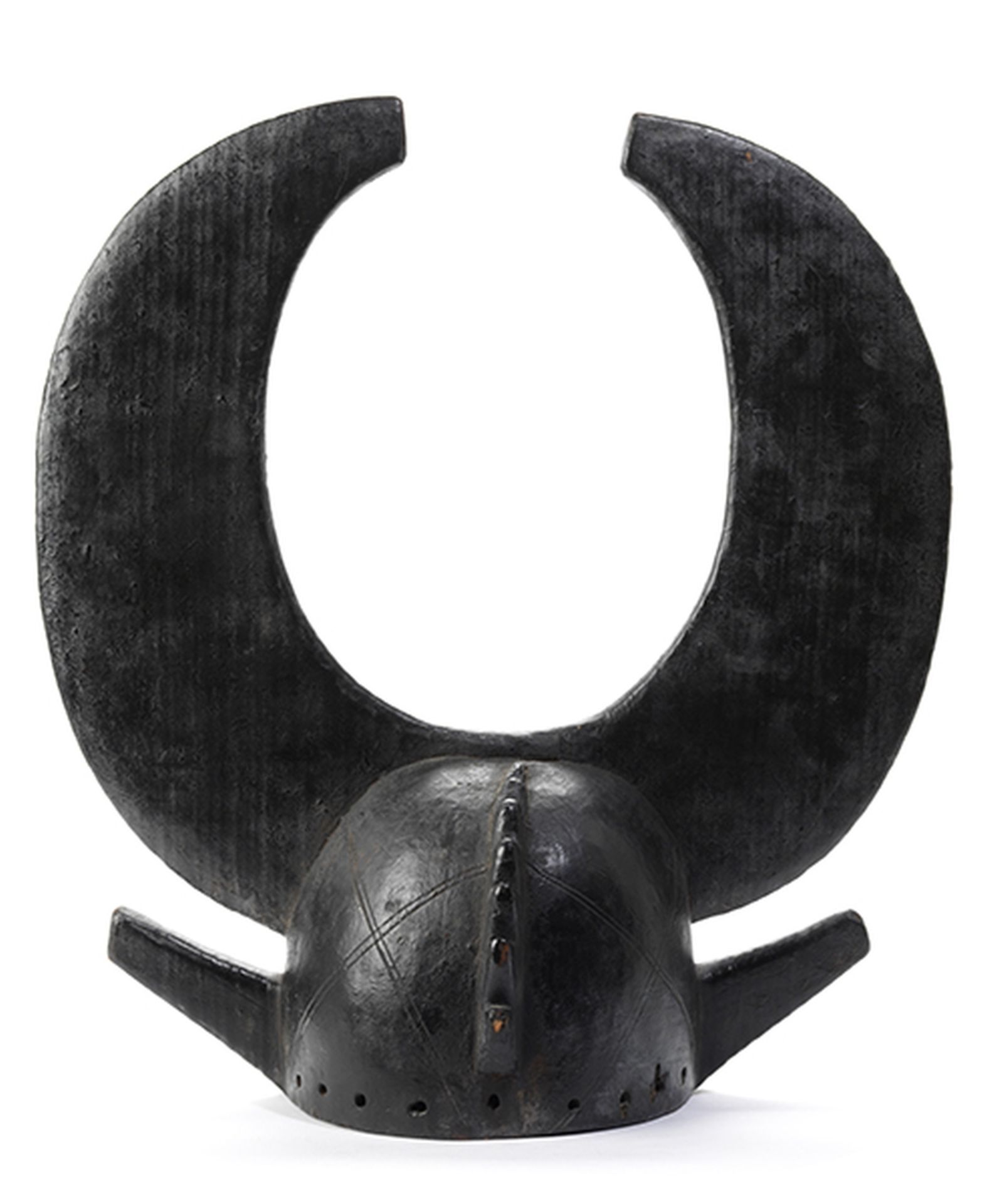 Senufo-Helmmaske Höhe: 52 cm. Elfenbeinküste. Holz, geschnitzt, mit schwarzer Patina. (1221608) - Bild 8 aus 9