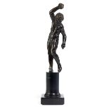 Kleine Tischbronze Gesamthöhe mit Sockel: 16 cm. Frankreich, 18. Jahrhundert. In eleganter, leicht