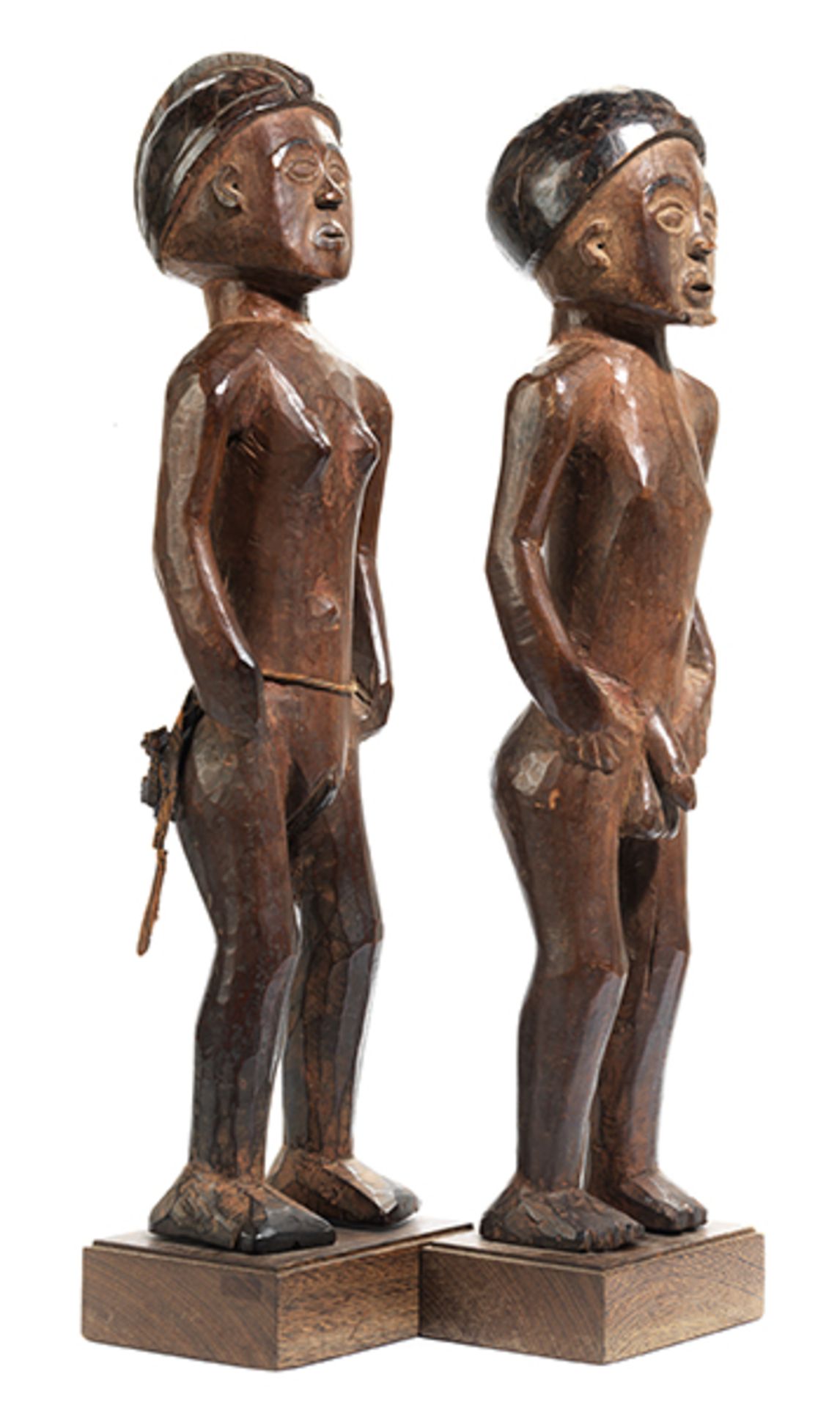 Chokwe-Figurenpaar Höhe ohne Sockel: 57 cm und 58 cm. Gesamthöhe: 62 cm und 63 cm. Aus Holz. Sambia/ - Bild 3 aus 5