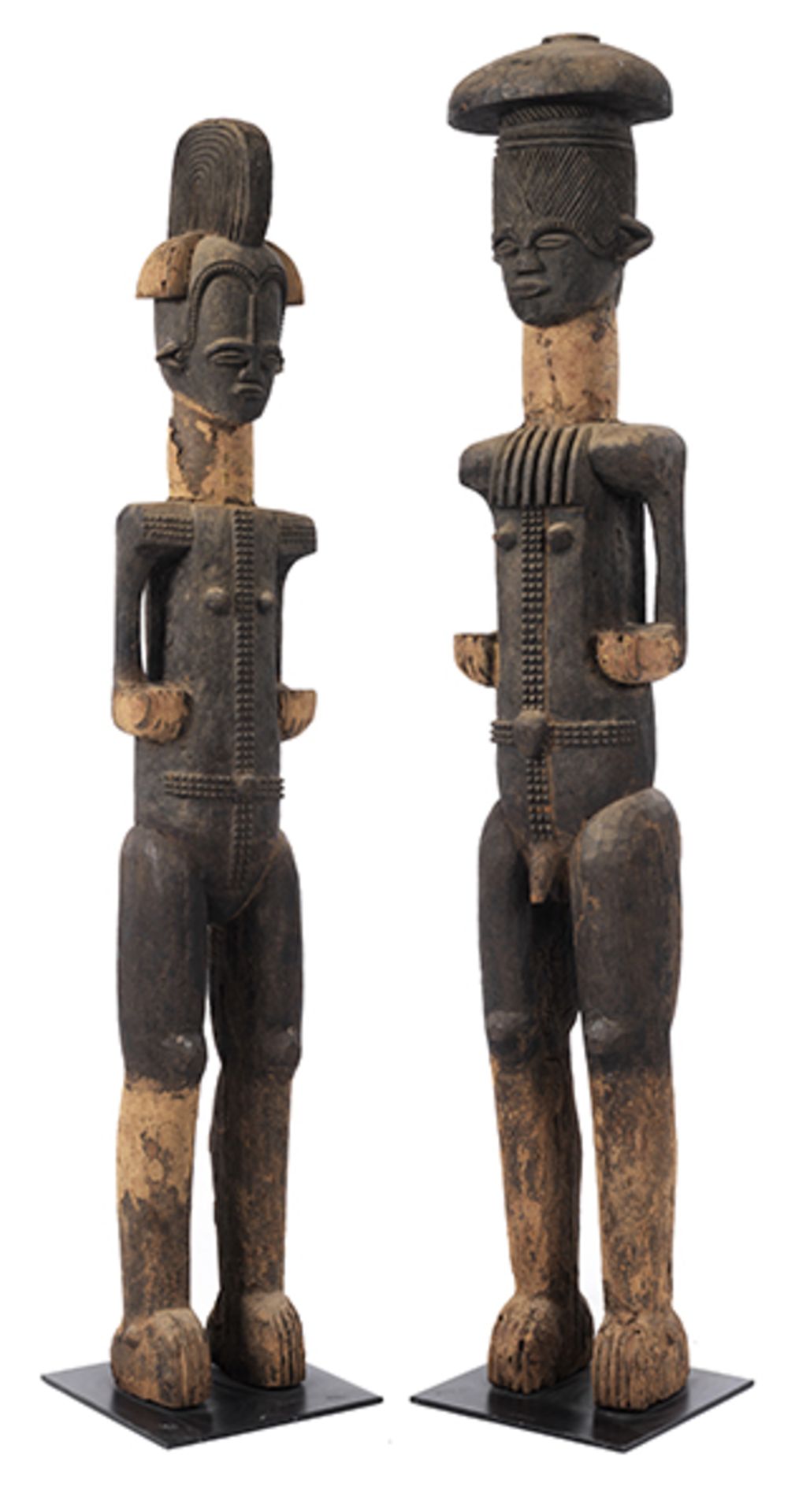 Figurenpaar Höhe: 161 und 152 cm. Ibo, Nigeria. Holz, geschnitzt, schwarz und rot gefasst,