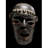 Maske der Ibibio Höhe: 37,5 cm. Nigeria, Volk der Ibibio. Idiok-Maske der Ekpo-Vereinigung, welche
