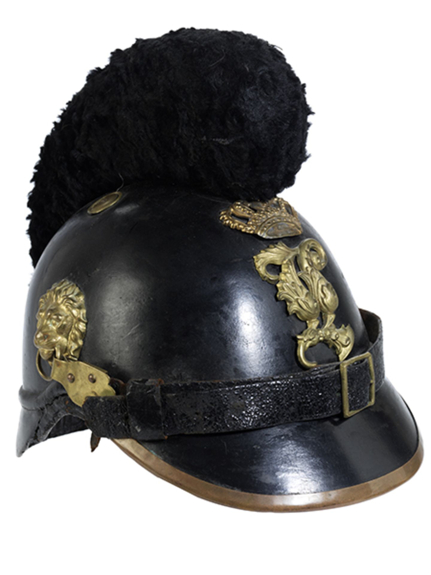 Bayerischer Helm Bayern, 19. Jahrhundert. Gepresstes und lackiertes Leder, Lederband. Seitliche