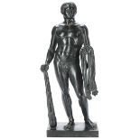 Figur des Herkules Höhe: 47,5 cm. Italien, 18./ 19. Jahrhundert. Bronze, gegossen, patiniert. Nach