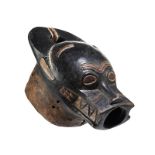 Goli-Baule-Büffelmaske Höhe: 48 cm. Elfenbeinküste, 19./ 20. Jahrhundert. Holz, geschnitzt mit