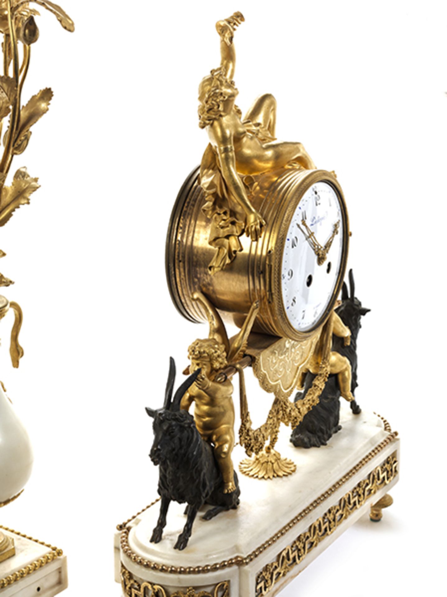 Elegantes Kaminuhren-ensemble Uhr: 48 x 37 cm. Paar Kandelaber: 56 cm. Auf dem Zifferblatt - Bild 3 aus 6
