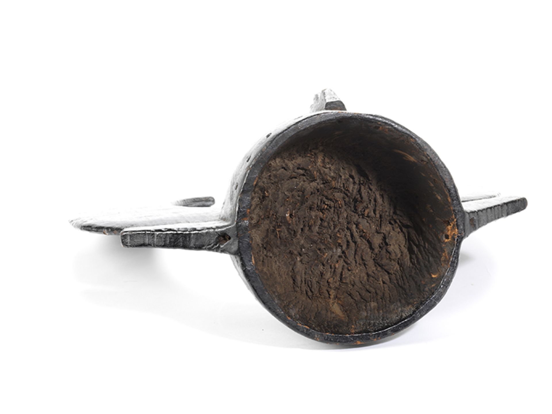 Senufo-Helmmaske Höhe: 52 cm. Elfenbeinküste. Holz, geschnitzt, mit schwarzer Patina. (1221608) - Bild 7 aus 9