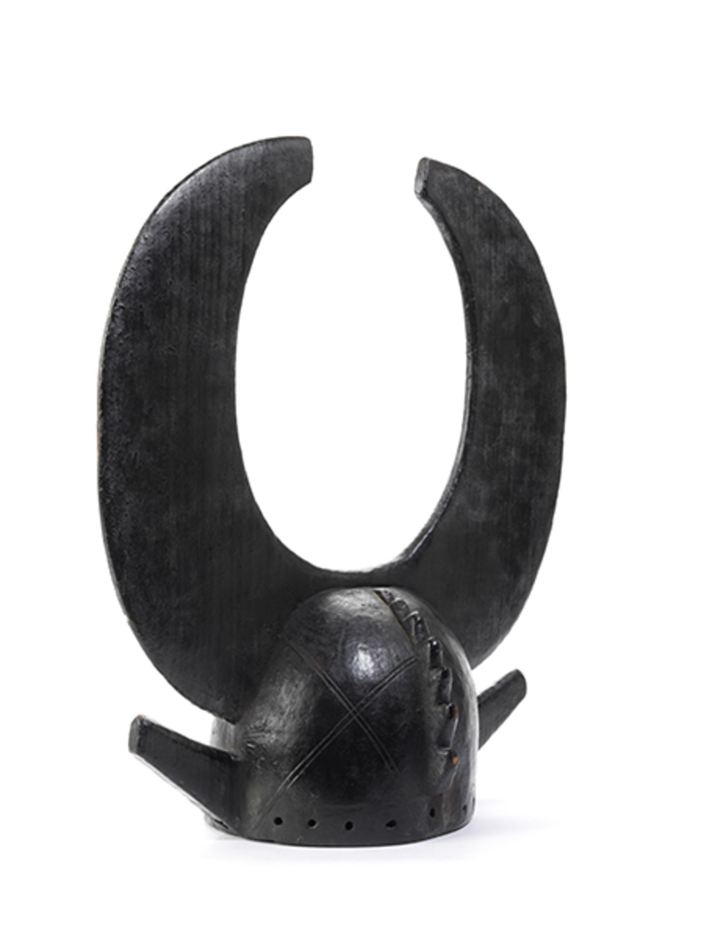 Senufo-Helmmaske Höhe: 52 cm. Elfenbeinküste. Holz, geschnitzt, mit schwarzer Patina. (1221608) - Bild 2 aus 9