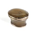 Vinaigrette in goldmontiertem Achat 2,2 x 3,6 x 3 cm. Gewicht: 22 g. 18. Jahrhundert. Bandachat,