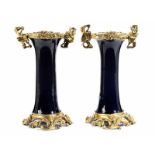 Paar Louis XV-Vasen Höhe: 21 cm. China und Frankreich, 18. Jahrhundert. Das Porzellan China, wohl