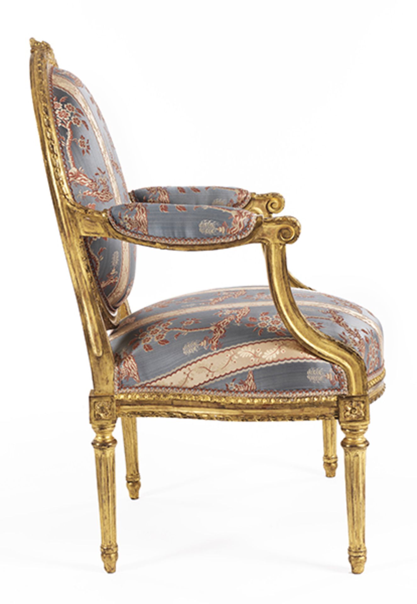 Satz von vier Louis XVI-Fauteuils Lehnenhöhe: 99 cm. Sitzhöhe: 44 cm. Frankreich, um 1780. Holz, - Bild 4 aus 6