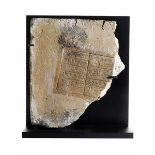 Fragment eines Keilschriftziegels des Gudea 32 x 27 cm. Sumerisch, 2141-2122 v. Chr. Fragment
