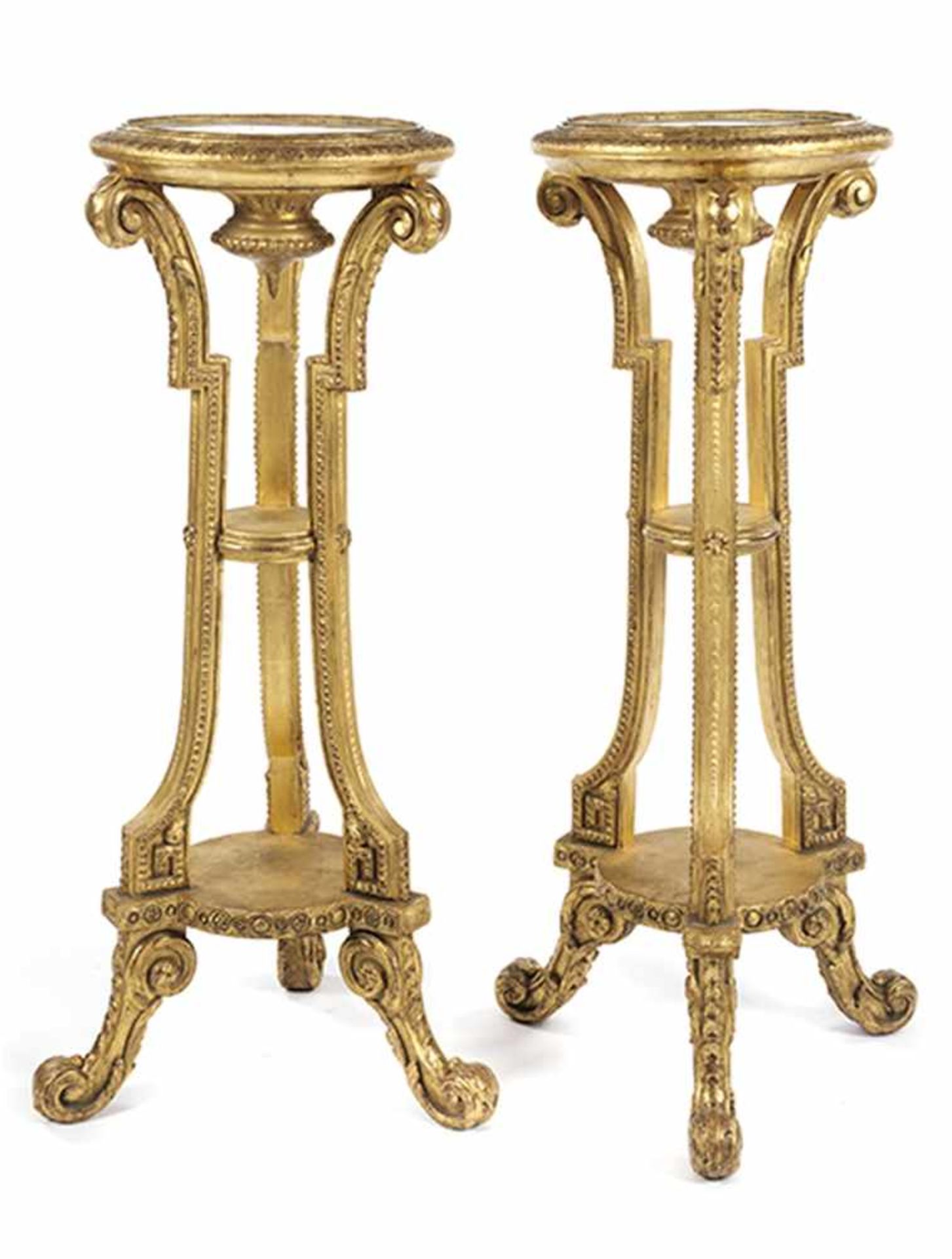 Paar Louis XVI-Torchèren Höhe: 105,5 cm. Durchmesser: 37,5 cm. Weichholz, geschnitzt, vergoldet. Auf - Image 7 of 7