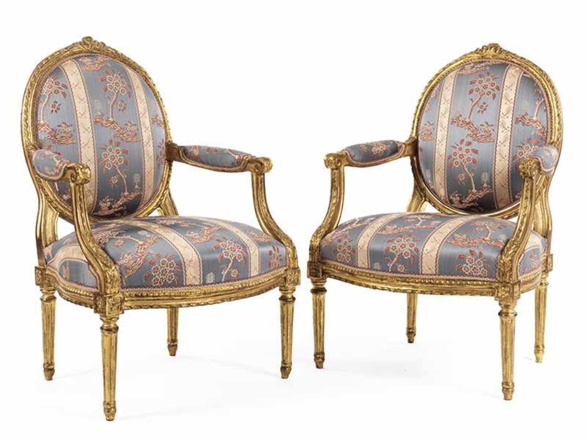 Satz von vier Louis XVI-Fauteuils Lehnenhöhe: 99 cm. Sitzhöhe: 44 cm. Frankreich, um 1780. Holz, - Bild 3 aus 6