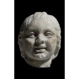 Marmorkopf des Eros Höhe: 16 cm. Römisch, 2. Jahrhundert n. Chr. Leicht unterlebensgroßer Kopf des
