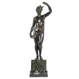 Bronzefigur einer jungen Frau im Akt Höhe der Bronzefigur: 41 cm. Gesamthöhe mit grünem