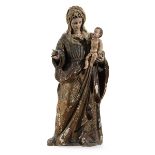 Maria mit dem Kinde Höhe: 72 cm. Spanien, 19. Jahrhundert. Holz, geschnitzt, gefasst, Reste von