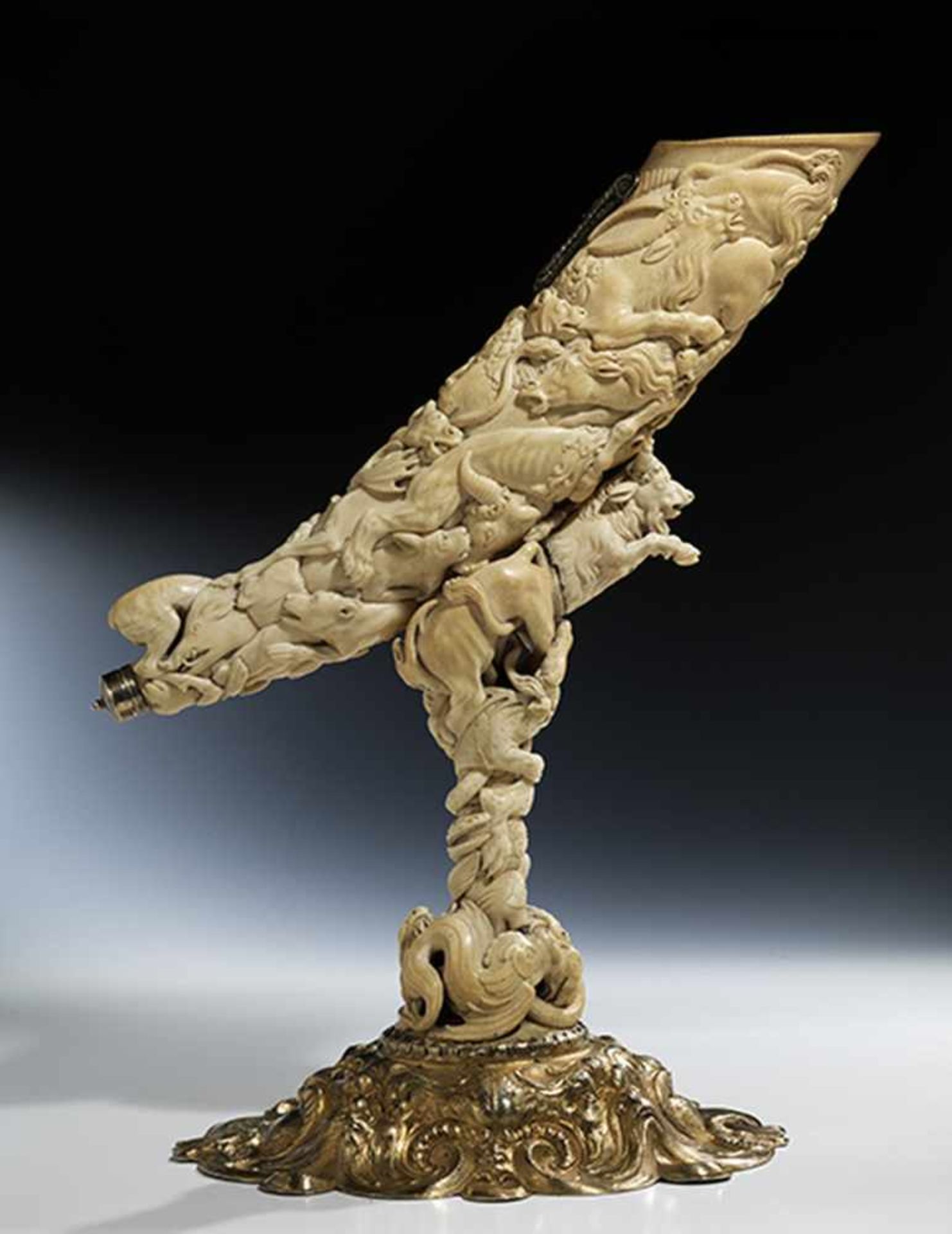 Elfenbeintrinkhorn als WillkommHöhe: 50 cm. Stand mit Pseudopunzen in historisierender Form, - Bild 14 aus 14