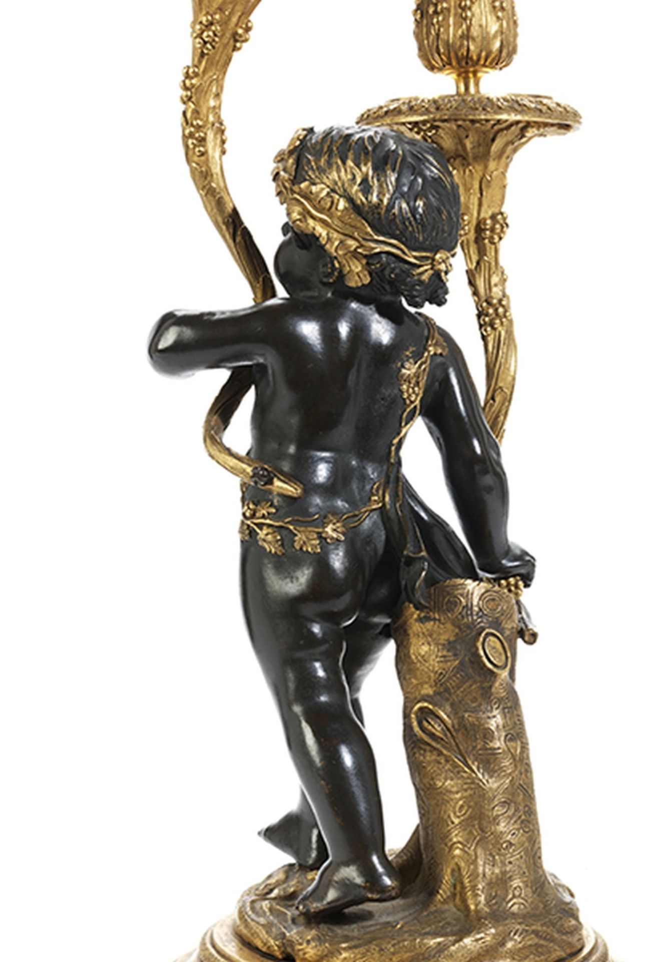 Paar Putto-Kandelaber Höhe: 43 cm.Rom, um 1780.Auf quadratischem weißen Marmorsockel der gekehlte - Bild 3 aus 4