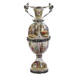 Große Historismus-Vase Höhe: 52,5 cm. Mündungsrand mit leicht verschlagener Meistermarke und