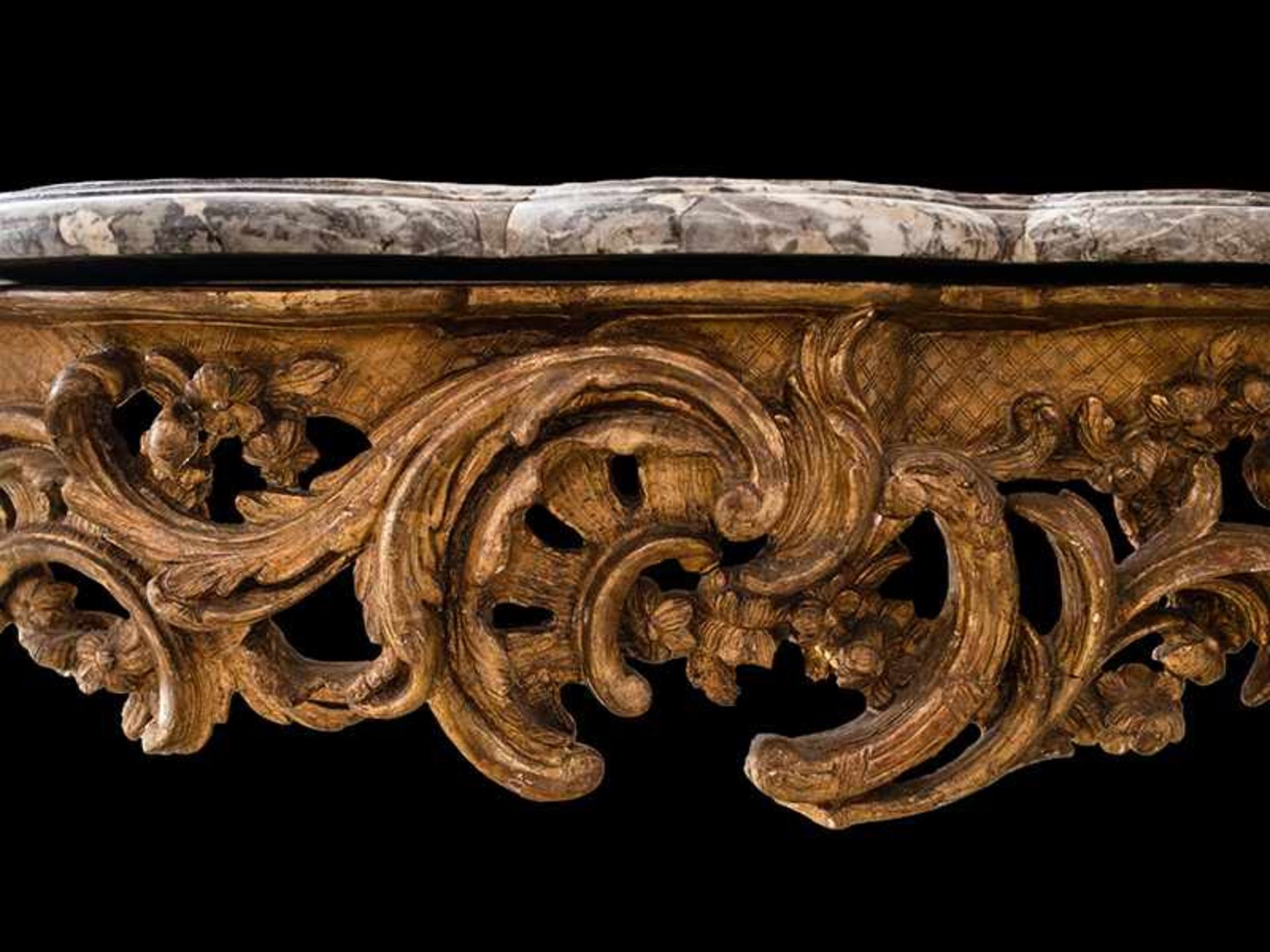 Louis XV-Konsole 87 x 163 x 72 cm. Frankreich, 18. Jahrundert. Holz, geschnitzt, vergoldet. Über - Bild 6 aus 8