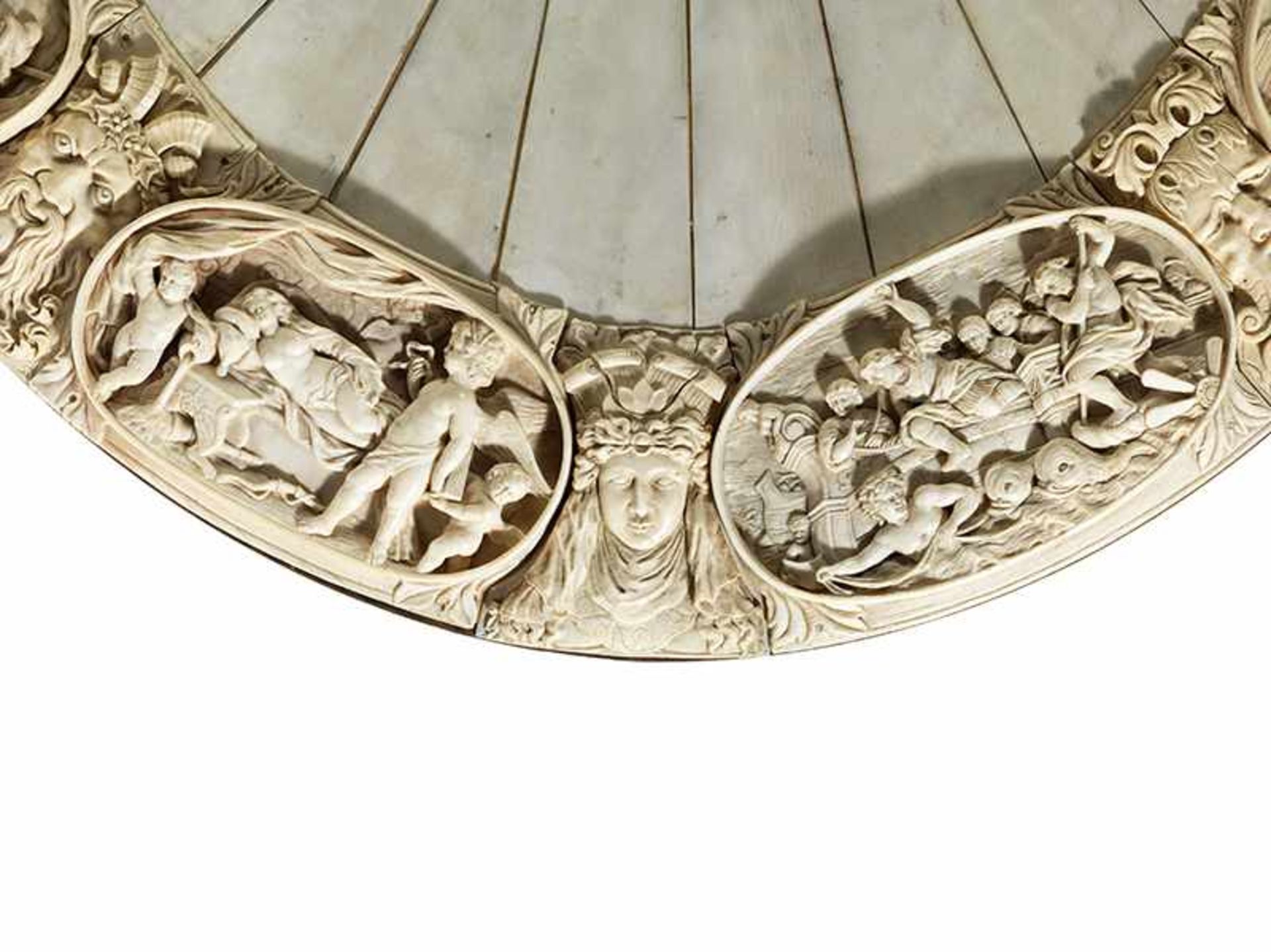 Monumentale äußerst fein gearbeitete ElfenbeinplatteMaximaler Durchmesser: 75 cm. Deutschland, 19. - Image 5 of 9