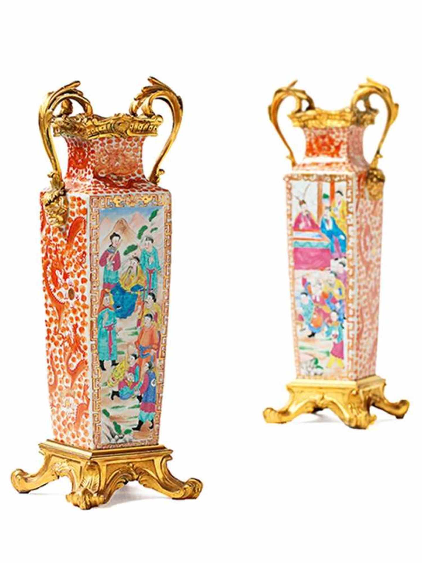 Paar montierte Vasen mit höfischen Szenen Höhe: 42 cm. Breite: 16 cm. Tiefe: 14,5 cm. China und - Image 4 of 4