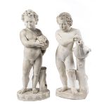 Paar in Marmor gemeisselte Putten Höhe je: 75 cm. Italien, 18. Jahrhundert. Durch ihre Attribute als
