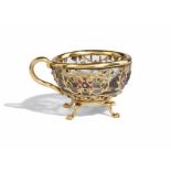 Bergkristalltasse Höhe: 3,2 cm. Indien, 19. Jahrhundert. Bergkristall, geschliffen, in Gold montiert