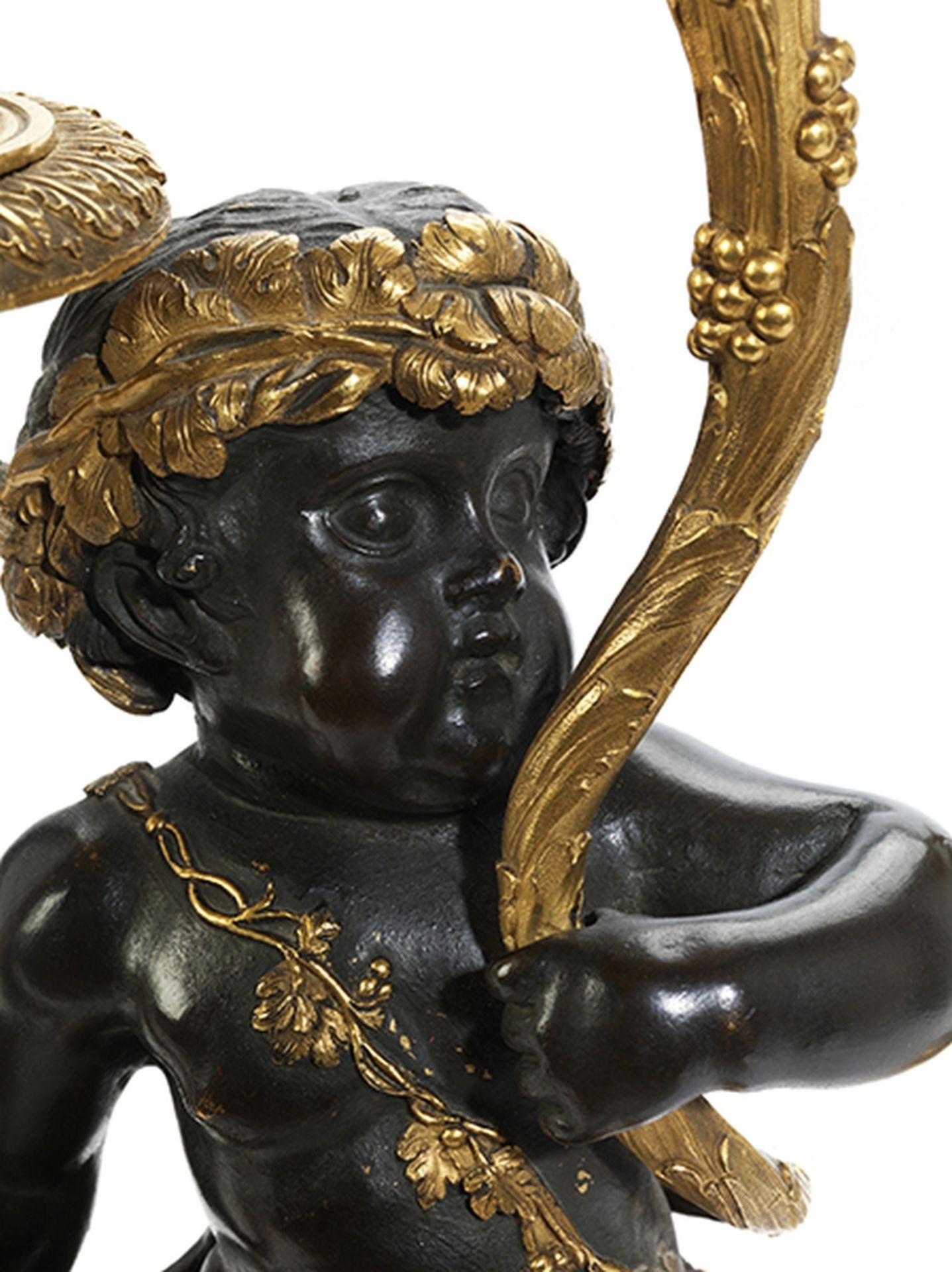 Paar Putto-Kandelaber Höhe: 43 cm.Rom, um 1780.Auf quadratischem weißen Marmorsockel der gekehlte - Image 4 of 4