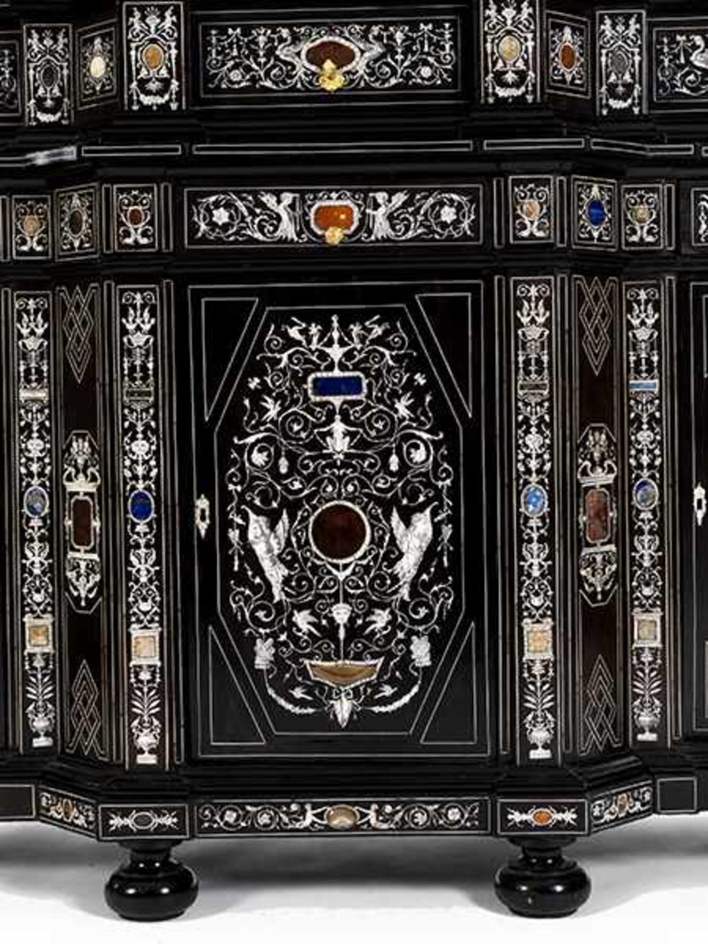 Kabinettschrank im Renaissance-Stil Höhe: 227 cm. Breite: 178 cm. Tiefe: 50 cm. Norditalien, - Bild 4 aus 9