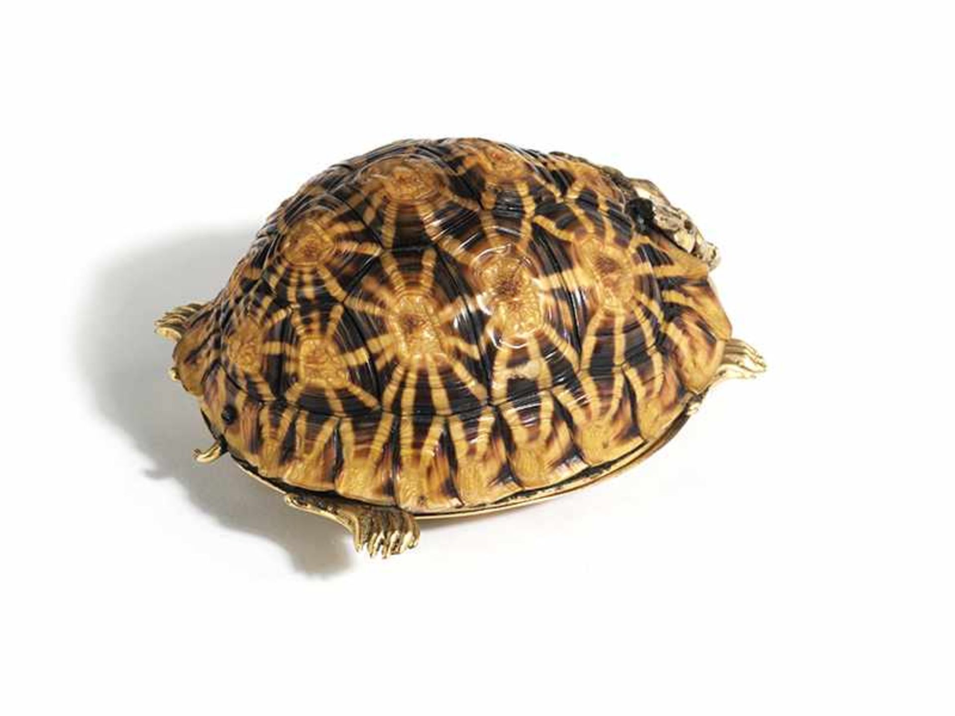 Schnupftabakdose in Form einer SchildkröteLänge: 6,7 cm. Wohl Augsburg, um 1600. Aus einem - Bild 2 aus 6