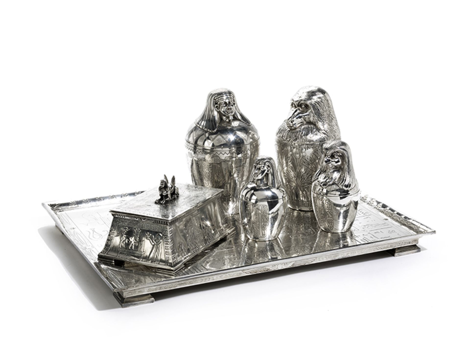 Silberservice im ägyptischen StilMaße des Tabletts: 38,5 x 48,5 cm. Gewicht nur der Silberobjekte: - Image 5 of 6