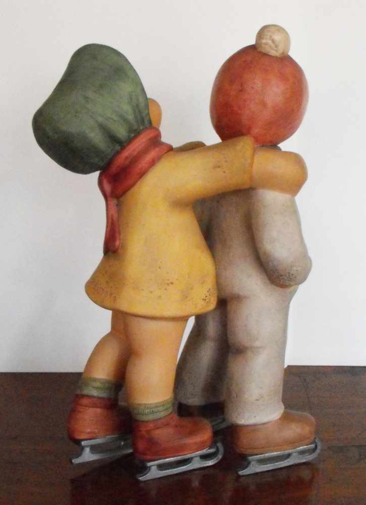 Goebel - Nina & Marco - Die Schlittschuhläufer - Mädchen und Junge - Großfigur - Bild 4 aus 4