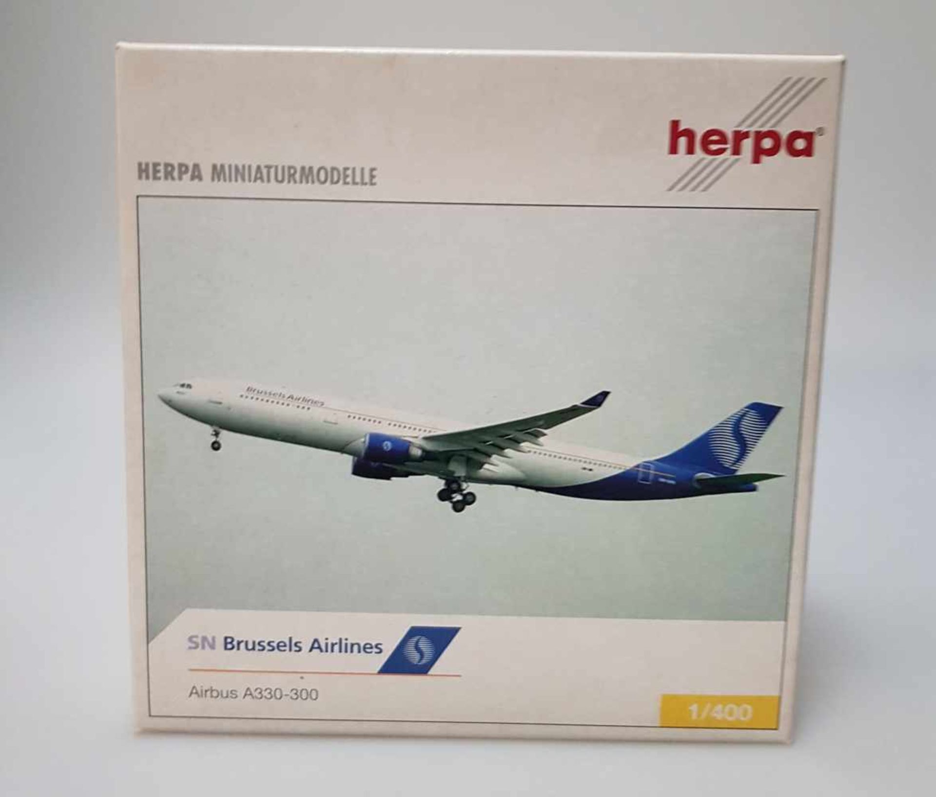 HERPA WINGS 560849 SN Brussels Airlines Airbus A330-300 1:400