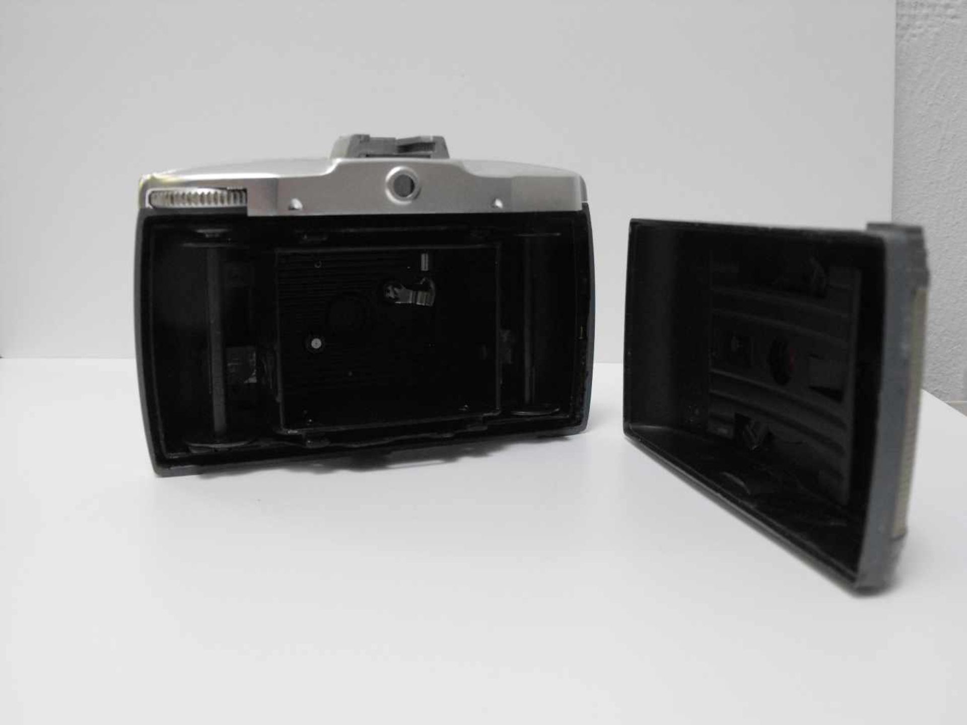 Bilora Bella Sucherkamera Kamera mit Synchro-Flash Achromat 1:8 Optik - Bild 2 aus 4
