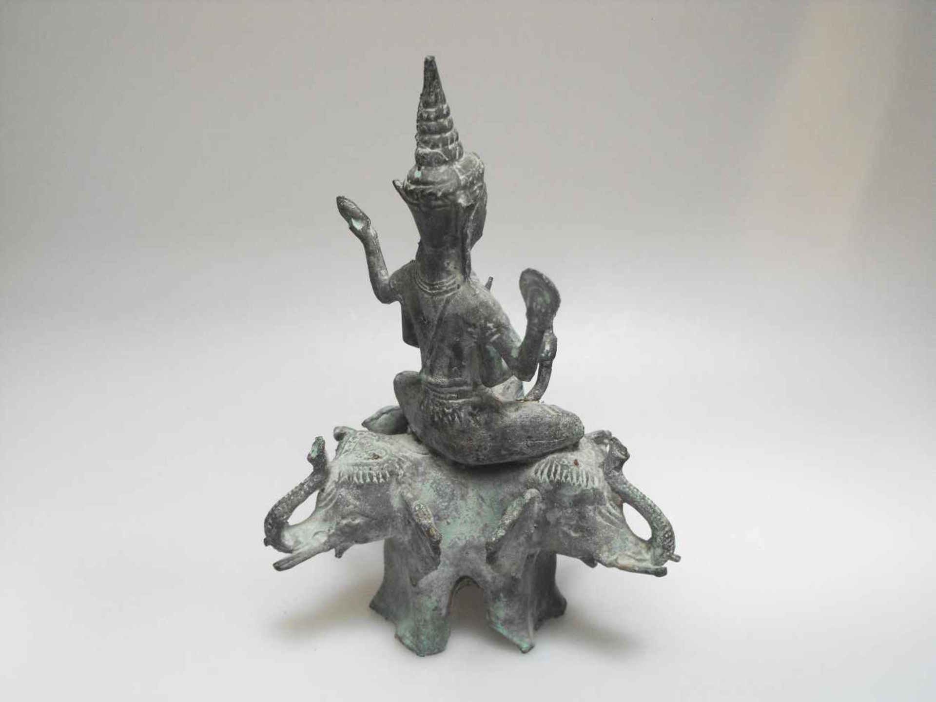 Shan Buddha aus Bronze auf dem Elefantenthron - Bild 3 aus 4