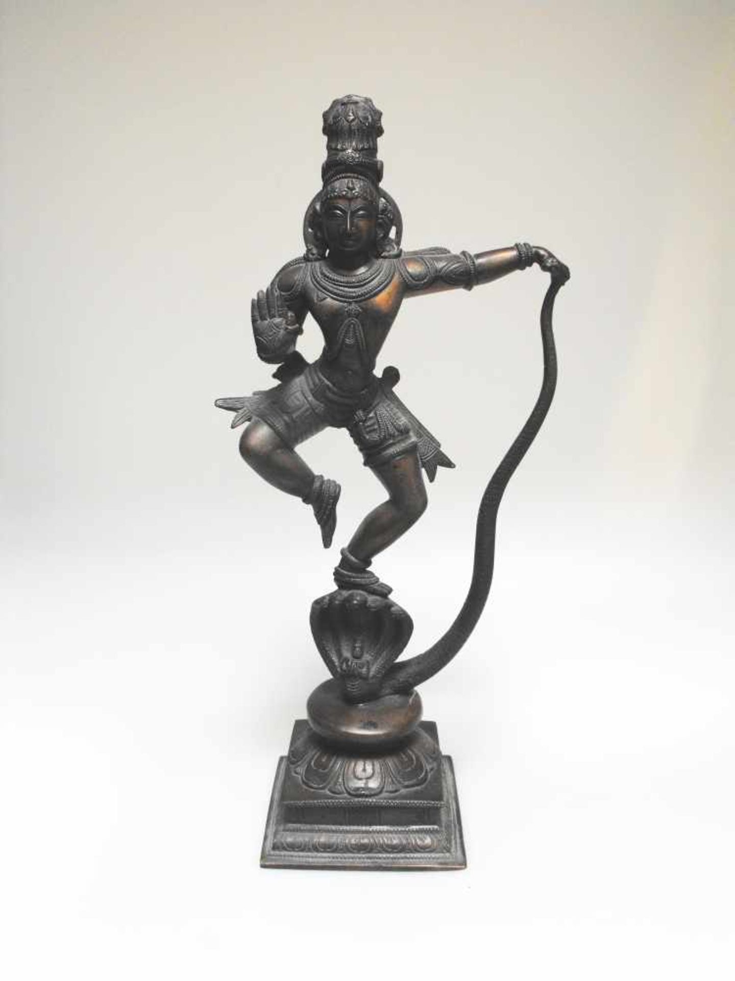 Hindu Gott Shiva stehend auf Schlange