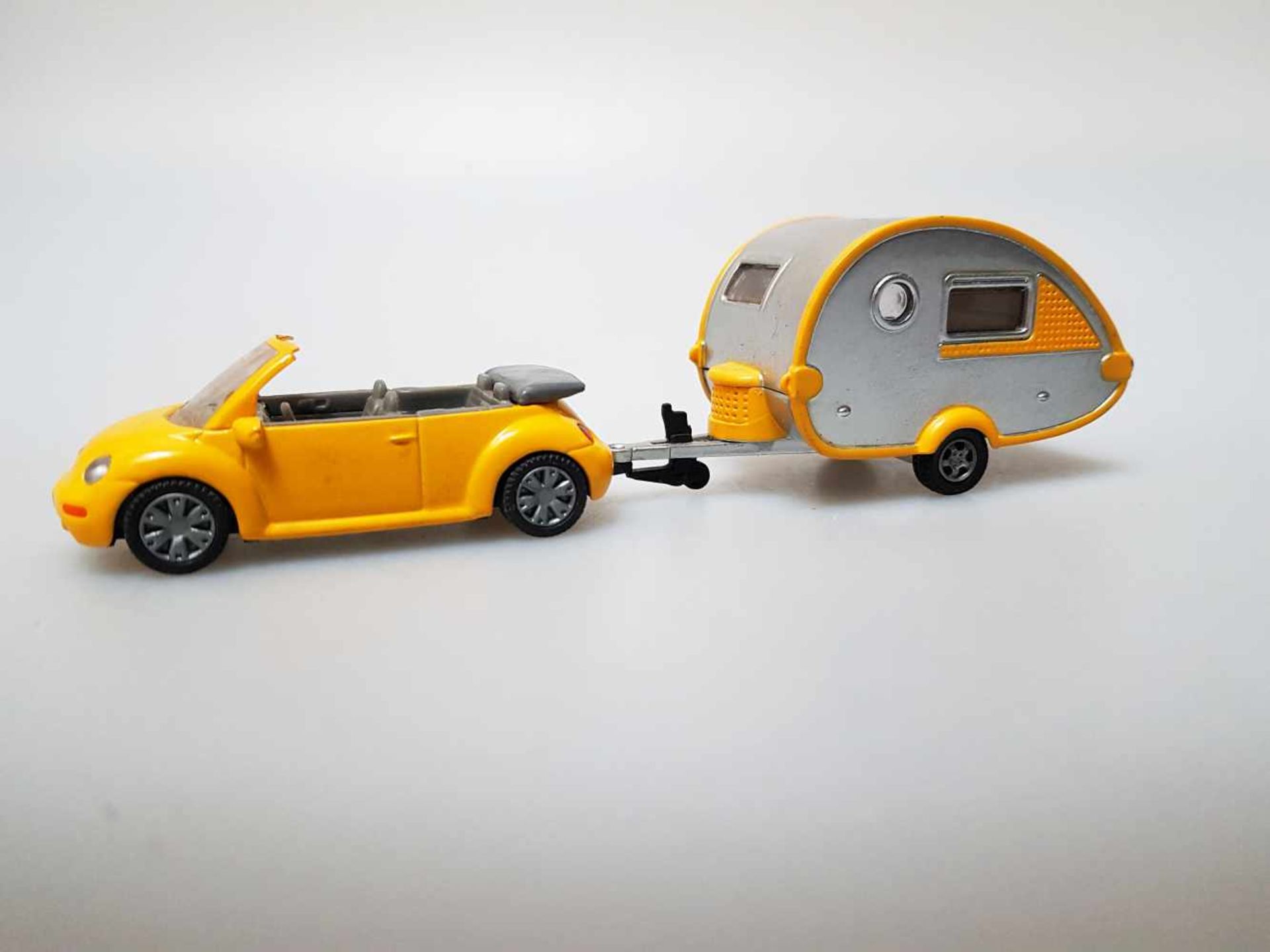 Siku Modellauto VW Beetle Cabrio 1056 Anhänger Wohnanhänger Campinganhänger 1629