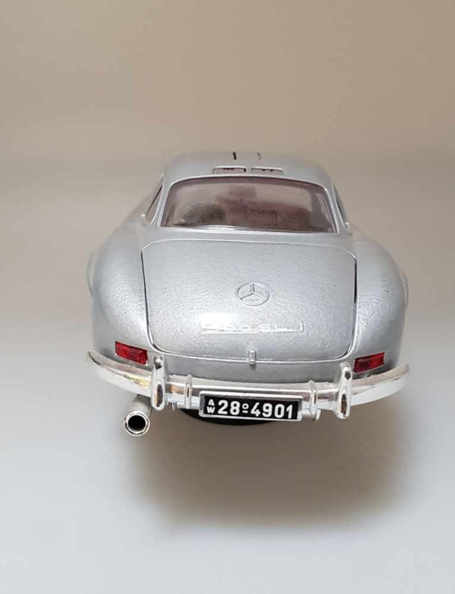 Mercedes-Benz 300 SL Baujahr 1954 silber 1:18 Burago - Bild 3 aus 8