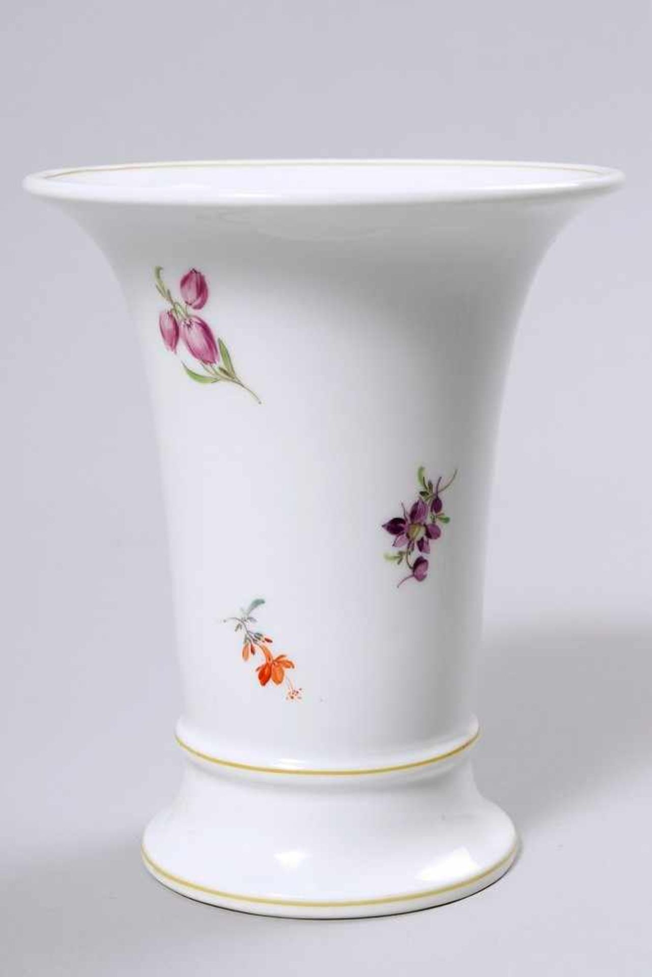 Vase, Meissen, Streublümchendekor, Anfang 20. Jh.< - Bild 2 aus 3