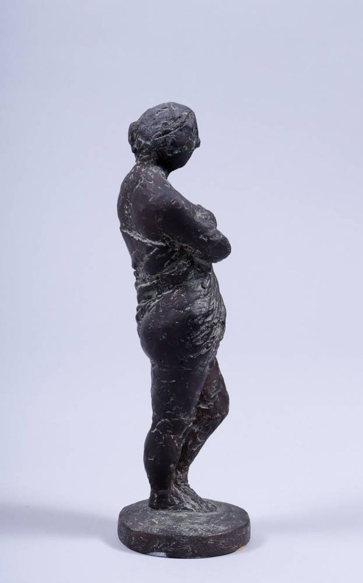 Christa Baumgärtel (geb. 1947, Kaufbeuren) Bronze, patinated, "Dame mit Badetuch" (Lady in bath - Bild 3 aus 6