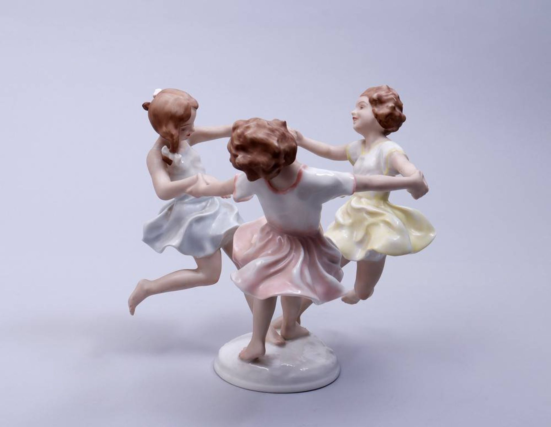 Dancing girls design Karl Tutter, manufactured by Hutschenreuther, 20th C., 3 young girls dancing,