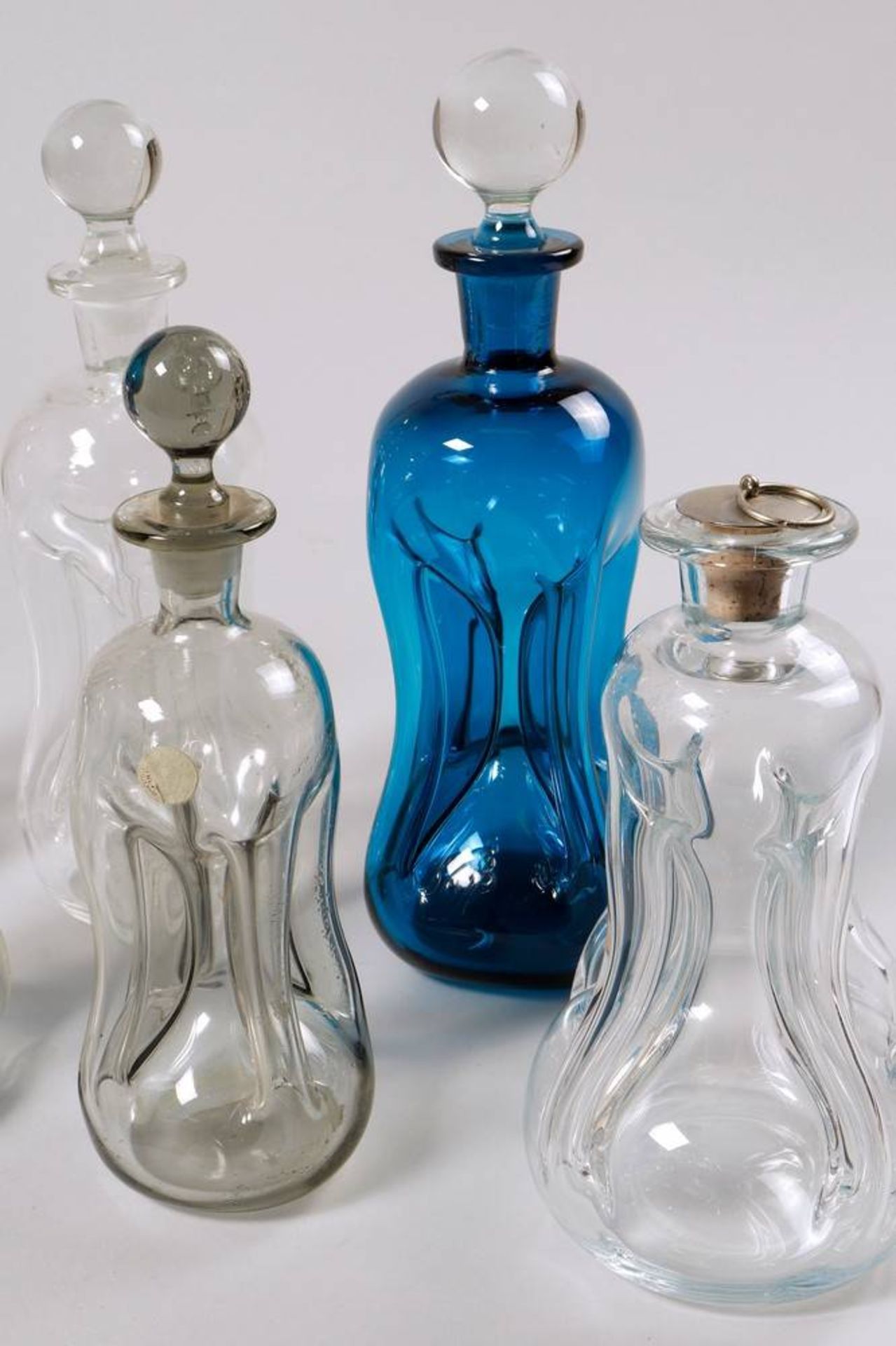 Collection of Decanters 6 pieces, Scandinavia, 20th C., clear and blue glass, H: 21-29cm, 1 - Bild 2 aus 4