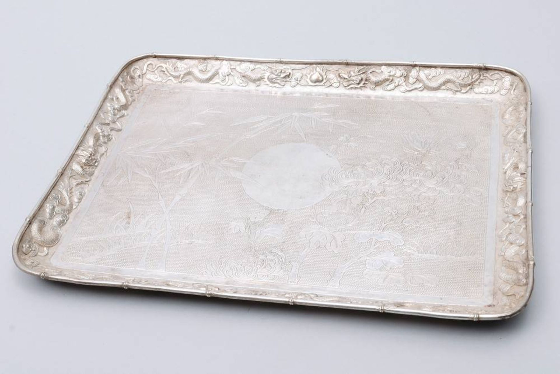 Tray silver, Leun Hing, Shanghai, ca, 1910, bamboo-, peony- and butterfly decoration, framed by - Bild 2 aus 6