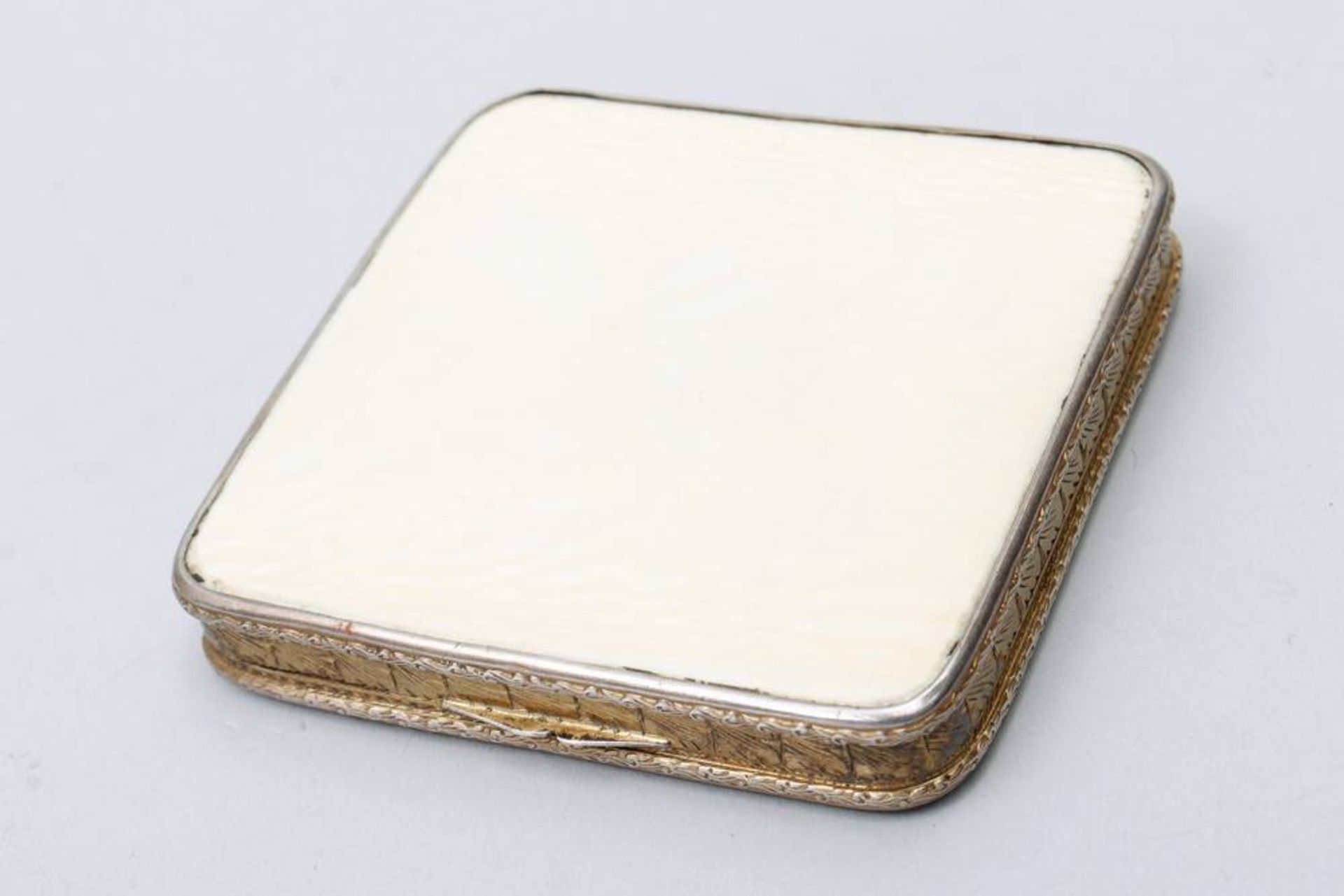 Art-Deco Powder Compact silver, 800, partially gilt, Italy, ca. 1930/40, lid and base clad with - Bild 2 aus 2