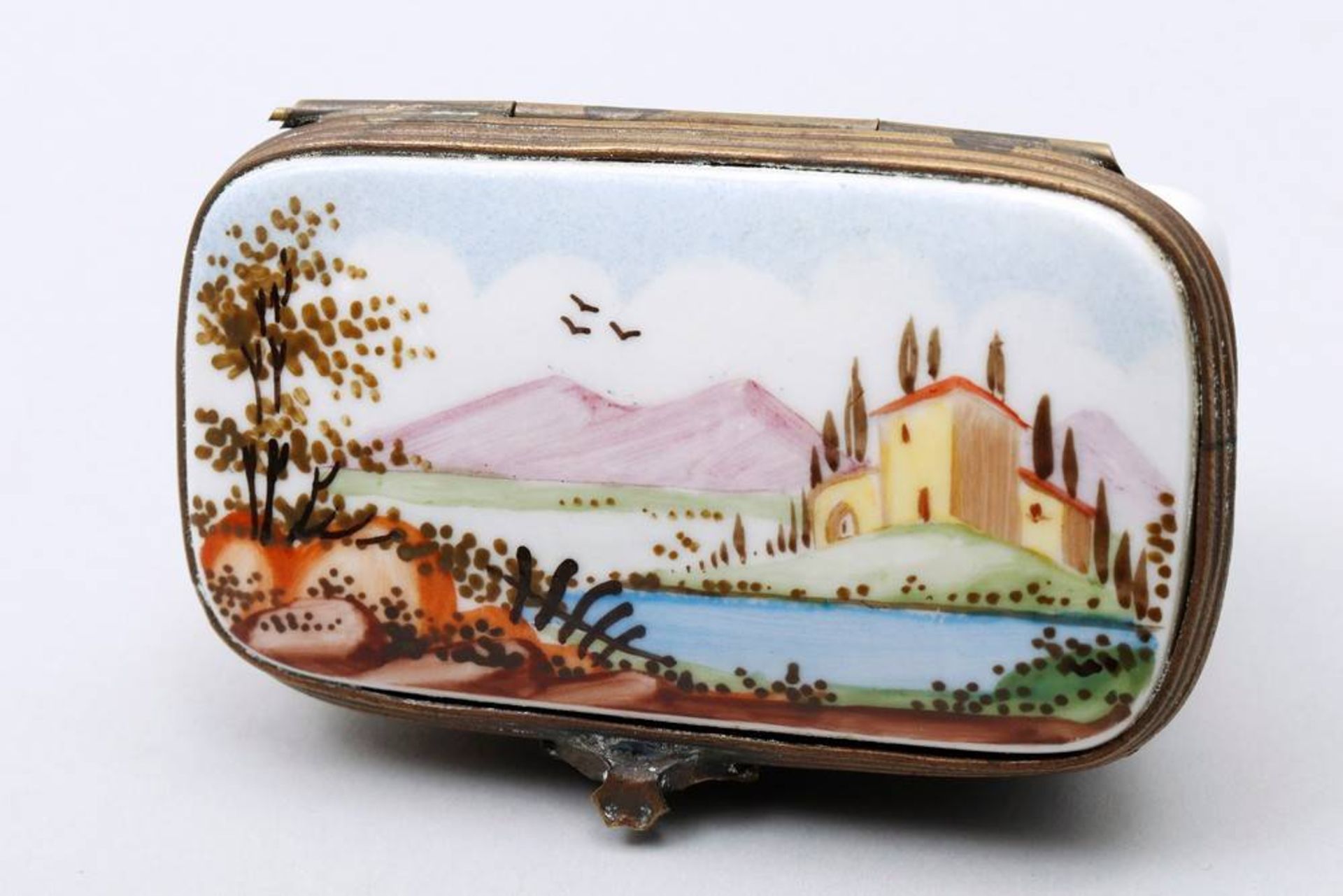 Snuff box poss. Samson, Paris, 19th C., porcelain, painted in colours with landscape and - Bild 5 aus 5