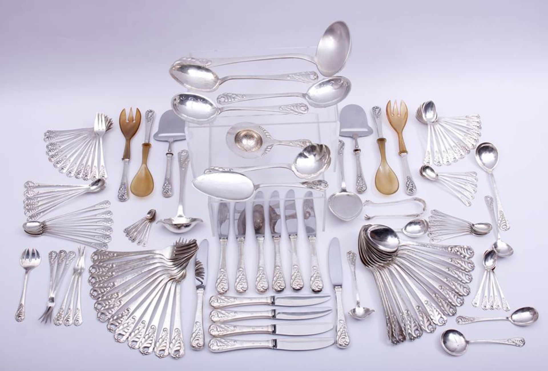 Extensive Art-Nouveau Cuttlery silver, 835, Moe & Son, Dänemark, 1918-32, 124 pieces, hammered