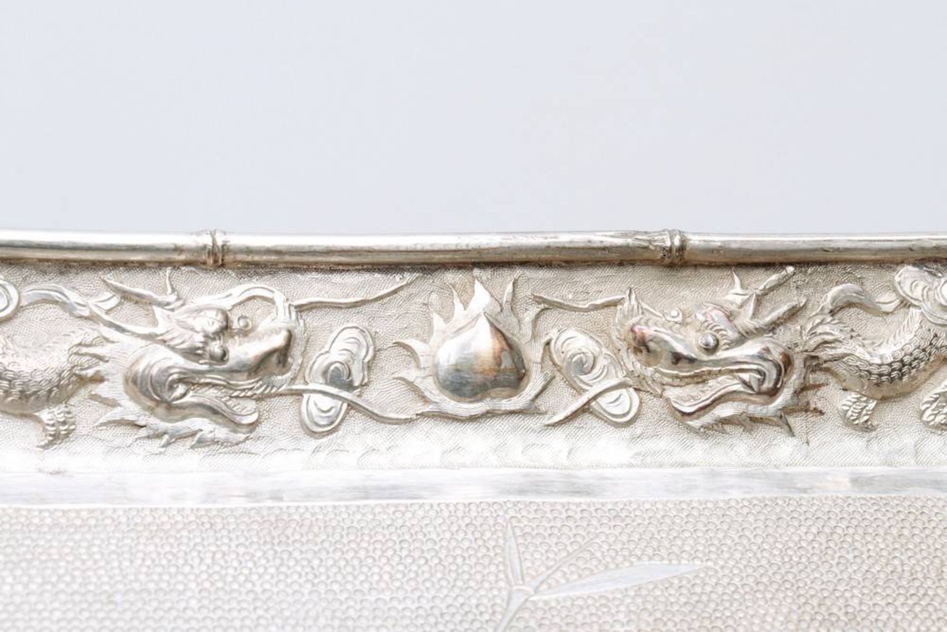 Tray silver, Leun Hing, Shanghai, ca, 1910, bamboo-, peony- and butterfly decoration, framed by - Bild 3 aus 6