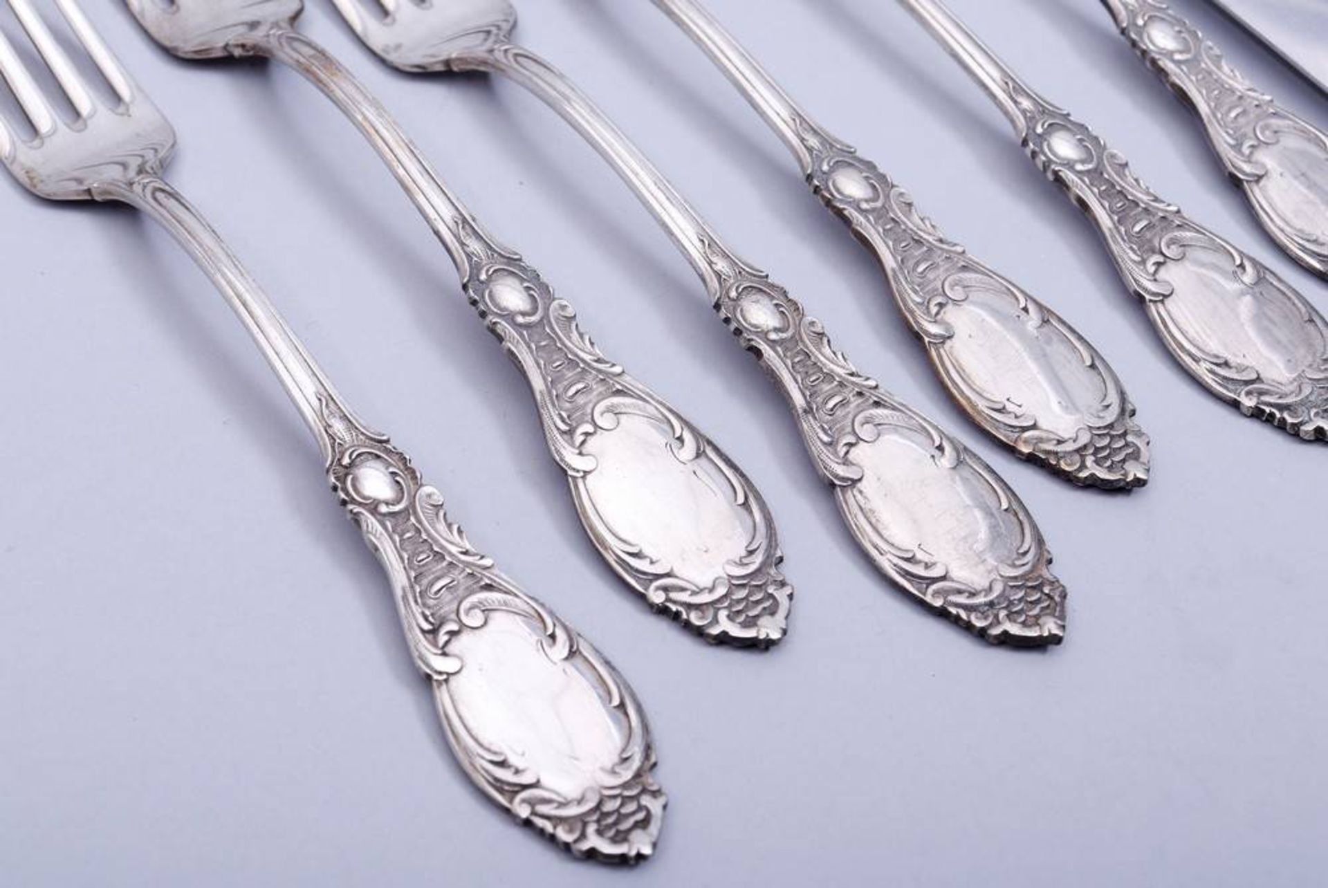 Small Cuttlery-Set silver, 800, german, ca. 1900, 12 pieces, Rocaille decoration, 6 knives and 6 - Bild 2 aus 6