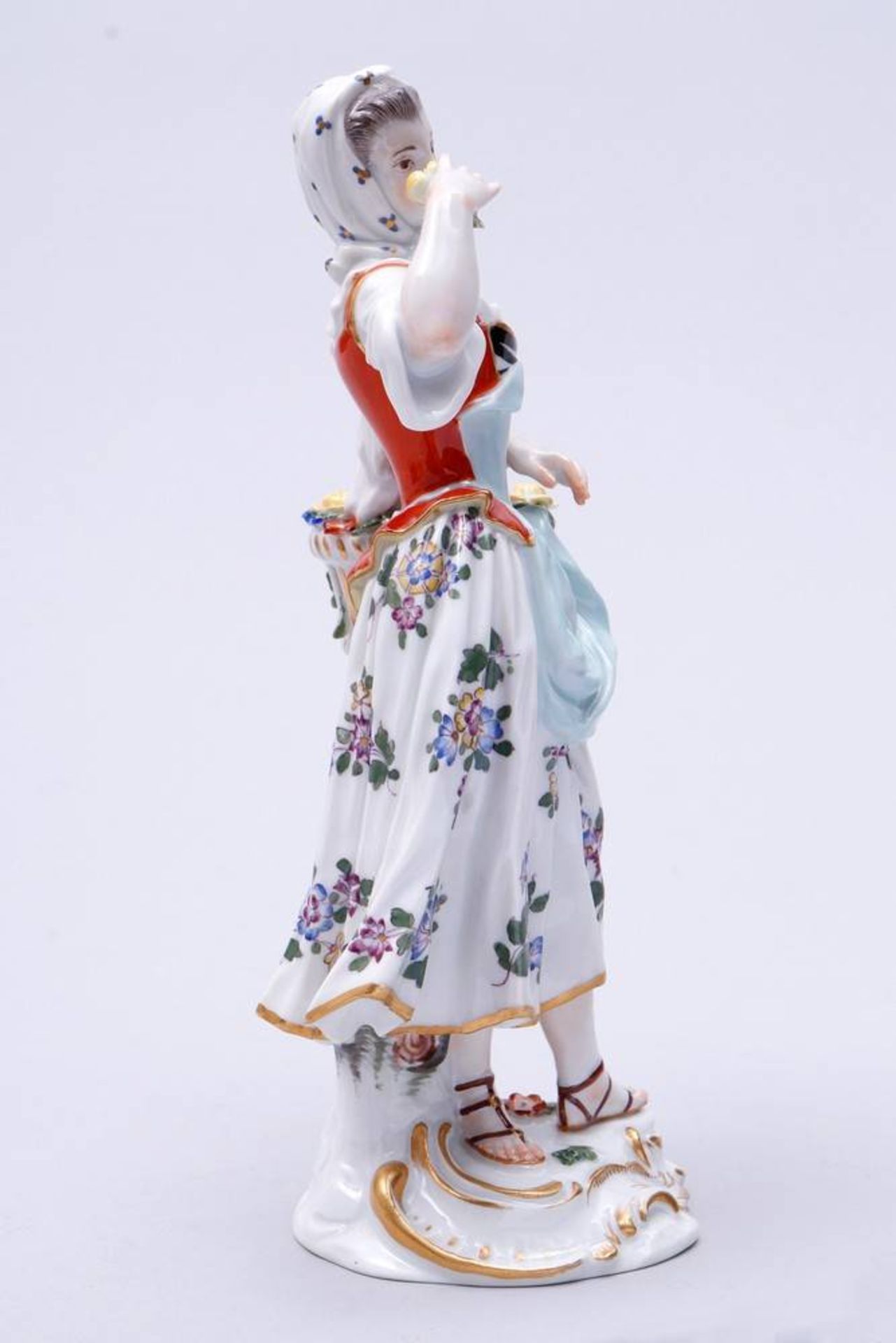 Flower Seller Meissen, 2nd half 20th C., design poss. Friedrich Elias Meyer, standing Lady with - Bild 3 aus 7